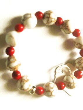 Sana Biden Style Howlite Bracelet Red White Gold Veins Stretch Handmade Beaded